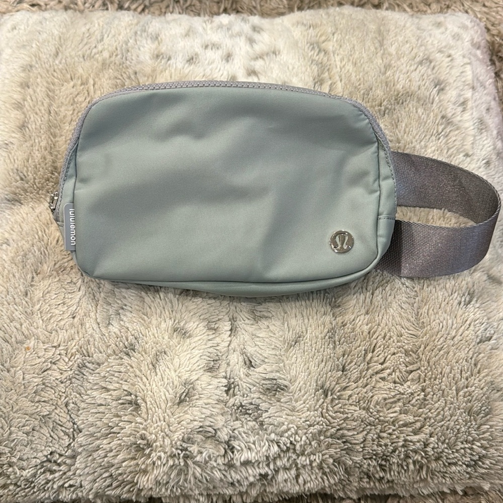 Lululemon Everywhere Belt Bag